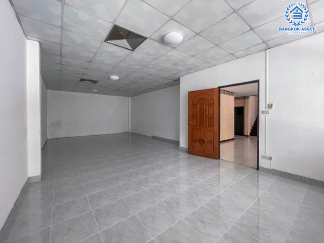 บ้านเดี่ยวมือสองย่านปทุมธานี ม.ปาริชาติ ถนน 345 บ้านแบรนด์คุณภาพระดับ L&H บนเนื้อที่กว้าง 81 ตร.ว. ฟังก์ชัน 4 ห้องนอน 3 ห้องน้ำ 2 ที่จอดรถ บนทำเลดี เชื่อมต่อถ.สะพานนนทบุรี-บางบัวทอง, ถ.ติวานนท์ ได้บ้านหลังใหญ่ในราคาที่คุ้มที่สุด! รีบจองเลย!